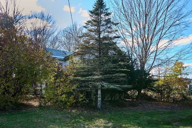 38 West St, Easthampton, MA 01027