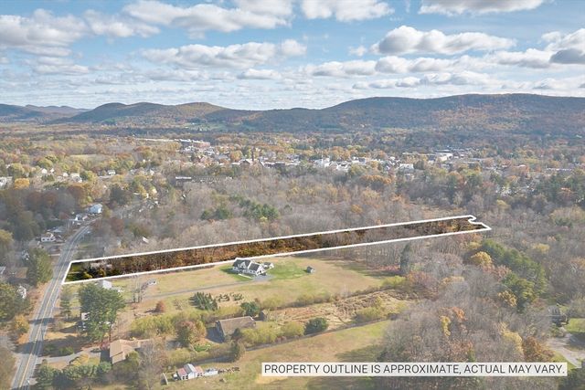 38 West St, Easthampton, MA 01027