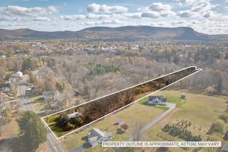 38 West St, Easthampton, MA 01027