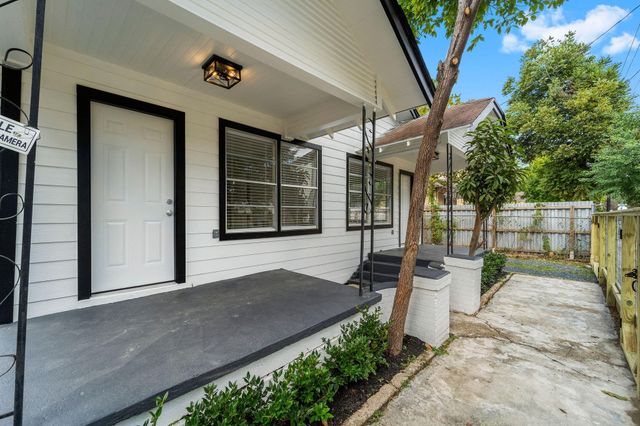 1615 Mckee Street, Houston, TX 77009