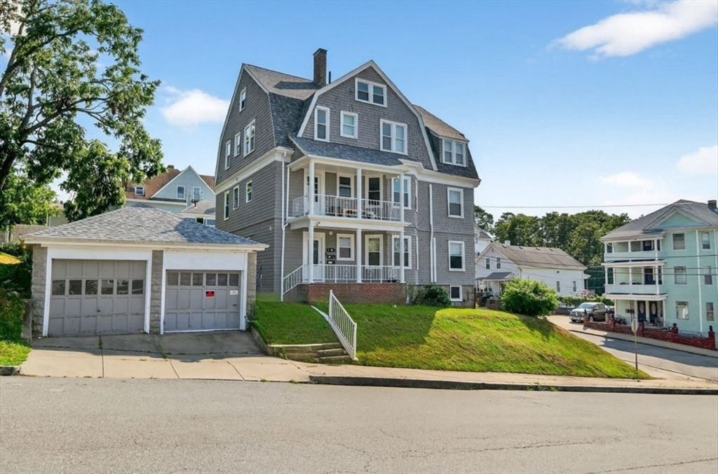 341 Belmont St, Fall River, MA 02720