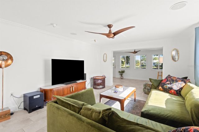 604 SPANISH DRIVE N, Longboat Key, FL 34228