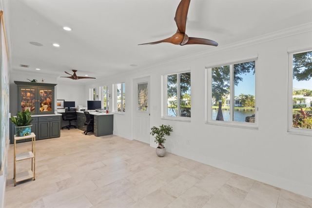 604 SPANISH DRIVE N, Longboat Key, FL 34228