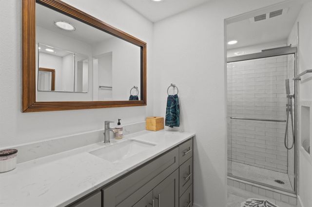 604 SPANISH DRIVE N, Longboat Key, FL 34228