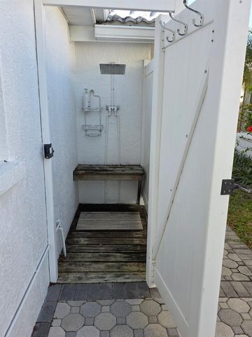 604 SPANISH DRIVE N, Longboat Key, FL 34228