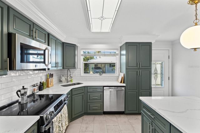 604 SPANISH DRIVE N, Longboat Key, FL 34228