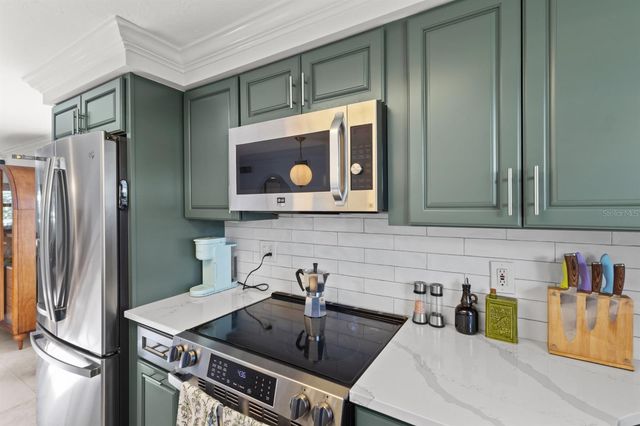 604 SPANISH DRIVE N, Longboat Key, FL 34228