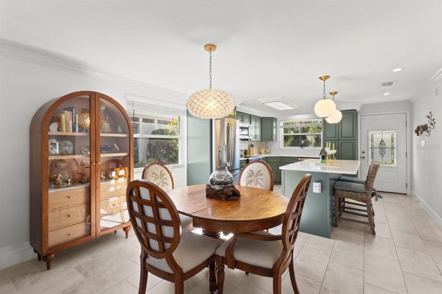 604 SPANISH DRIVE N, Longboat Key, FL 34228