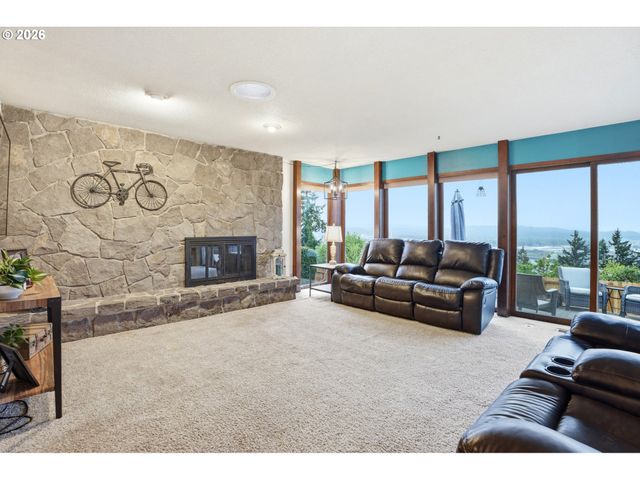 29885 RIVERVIEW Dr, Rainier, OR 97048