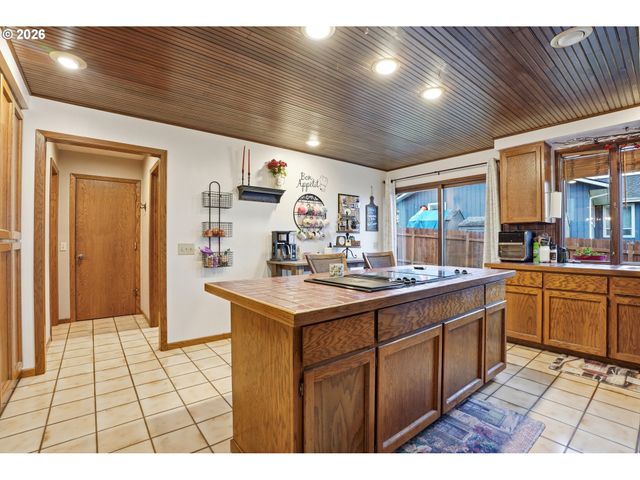 29885 RIVERVIEW Dr, Rainier, OR 97048