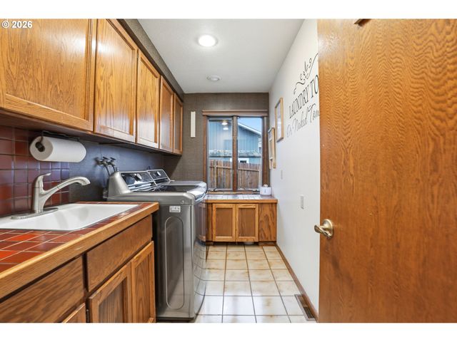 29885 RIVERVIEW Dr, Rainier, OR 97048