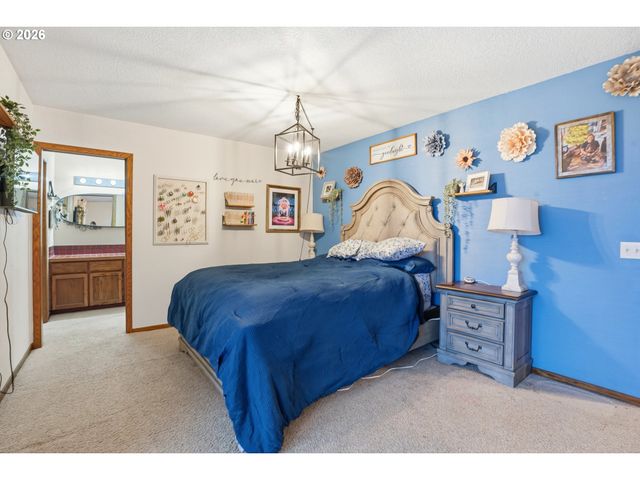 29885 RIVERVIEW Dr, Rainier, OR 97048