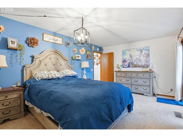 29885 RIVERVIEW Dr, Rainier, OR 97048