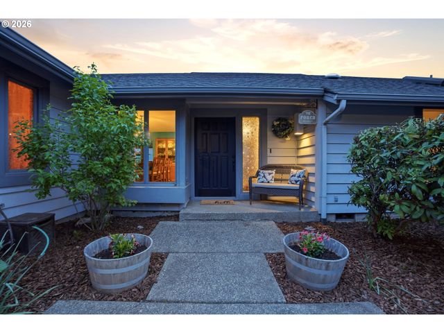 29885 RIVERVIEW Dr, Rainier, OR 97048
