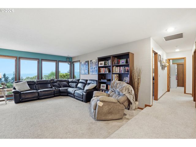 29885 RIVERVIEW Dr, Rainier, OR 97048