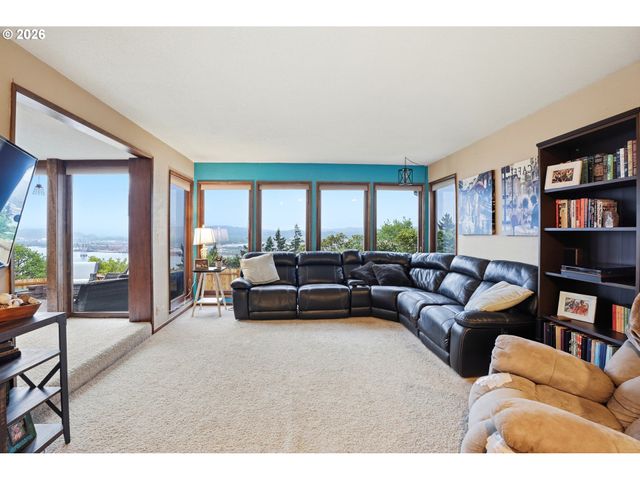 29885 RIVERVIEW Dr, Rainier, OR 97048