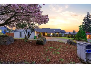 29885 RIVERVIEW Dr, Rainier, OR 97048