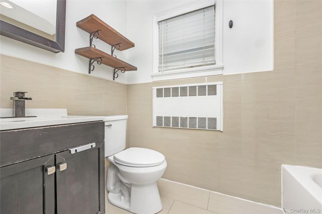 6 Dean Street, Farmingdale, NY 11735