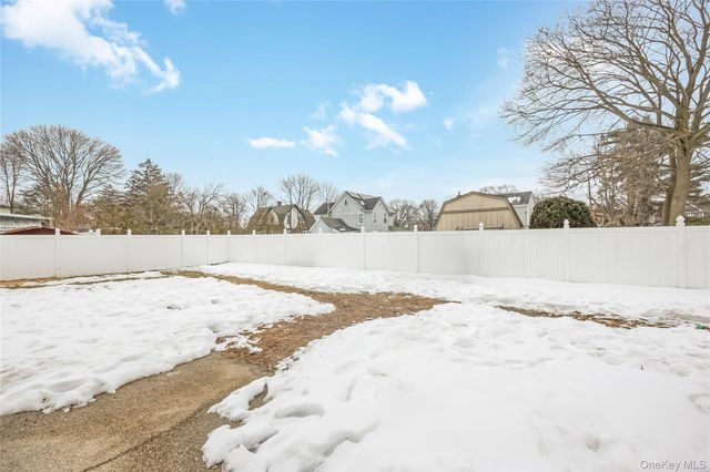 6 Dean Street, Farmingdale, NY 11735