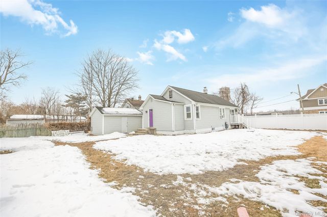 6 Dean Street, Farmingdale, NY 11735