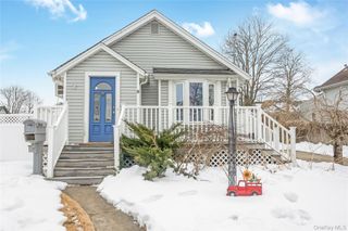 6 Dean Street, Farmingdale, NY 11735