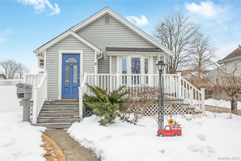 6 Dean Street, Farmingdale, NY 11735