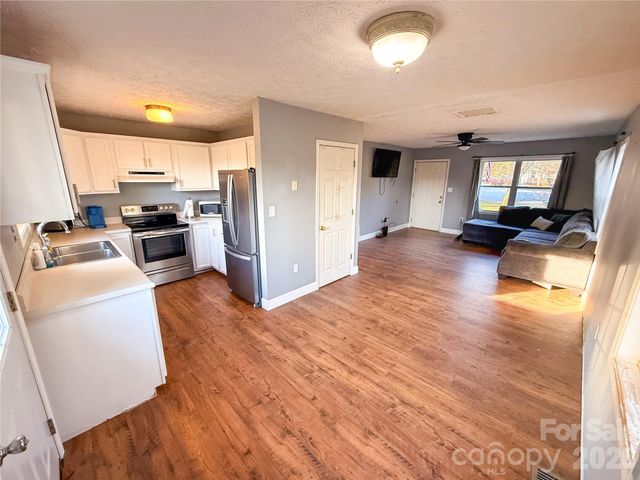 45 Pleasant Court, Flat Rock, NC 28731