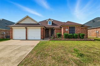 2711 Lake Way Drive, Grand Prairie, TX 75052