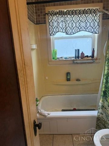 955 Simmons Avenue, Lincoln Heights, OH 45215