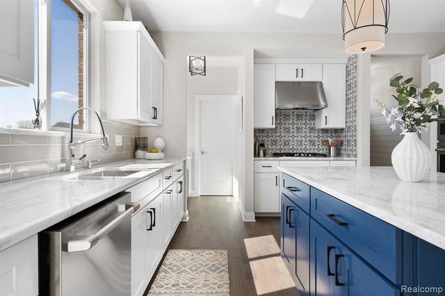 13803 Eagles Way Drive, Shelby Twp, MI 48315