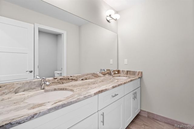 13803 Eagles Way Drive, Shelby Twp, MI 48315