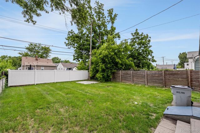 23337 Reynolds Avenue, Hazel Park, MI 48030