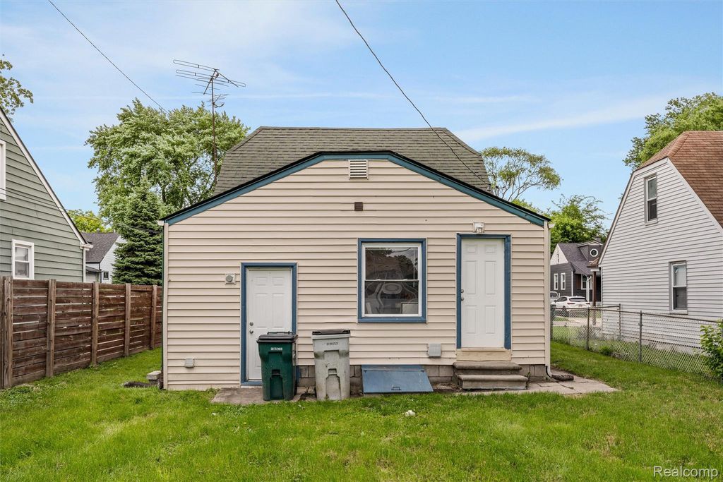 23337 Reynolds Avenue, Hazel Park, MI 48030