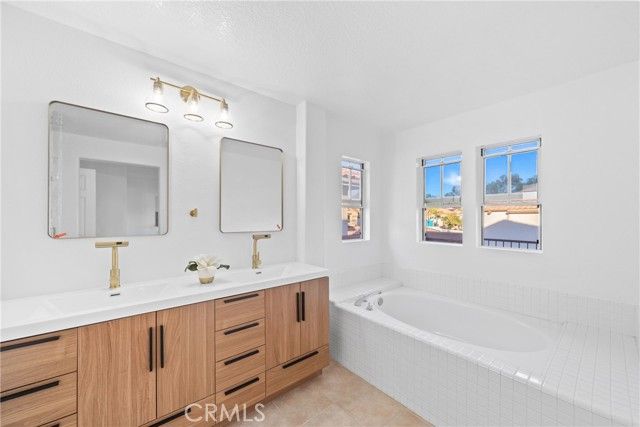 35 Via Encanto, Rancho Santa Margarita, CA 92688