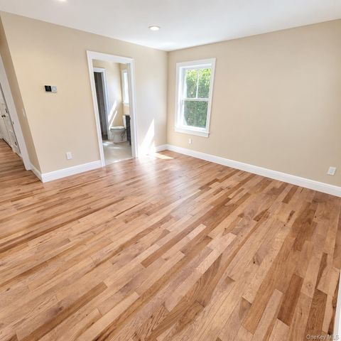 5 Lane G, Huntington, NY 11743
