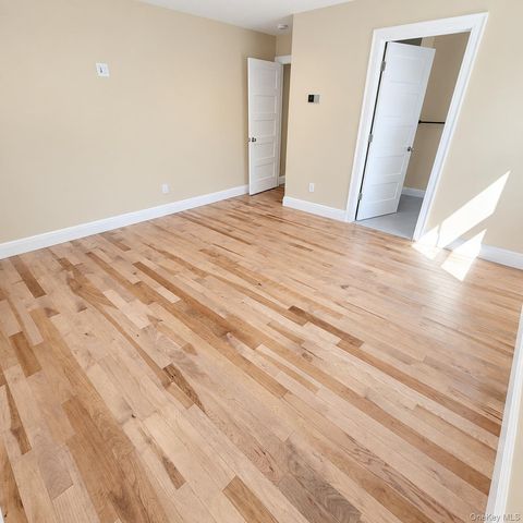5 Lane G, Huntington, NY 11743