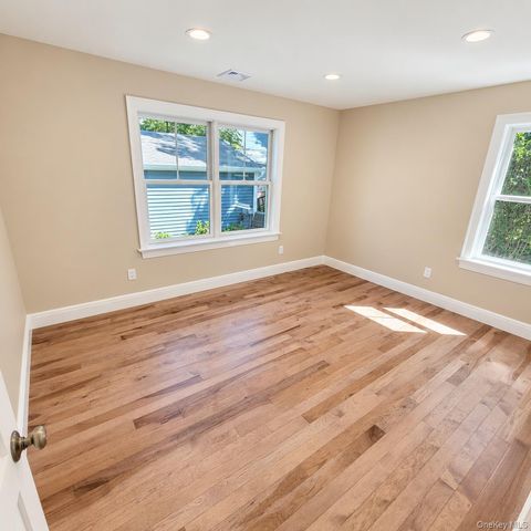 5 Lane G, Huntington, NY 11743