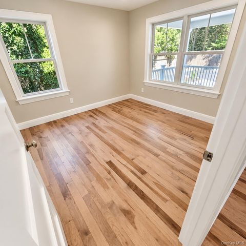 5 Lane G, Huntington, NY 11743
