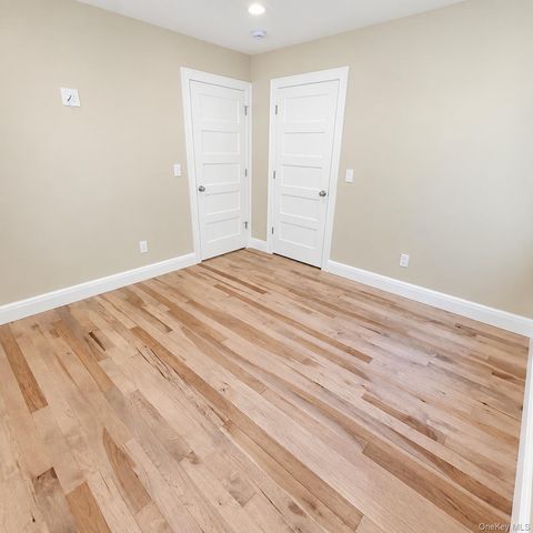 5 Lane G, Huntington, NY 11743
