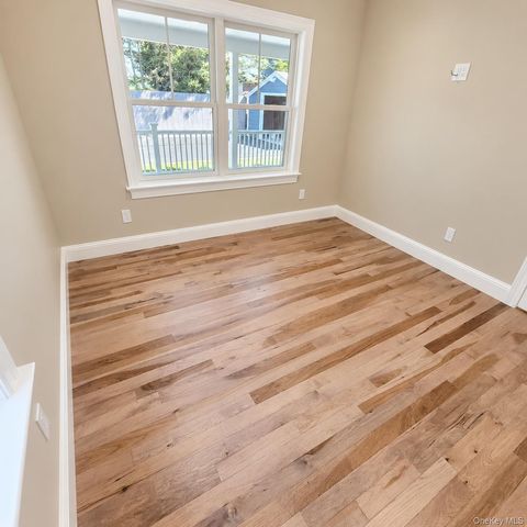 5 Lane G, Huntington, NY 11743