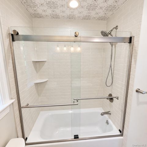 5 Lane G, Huntington, NY 11743