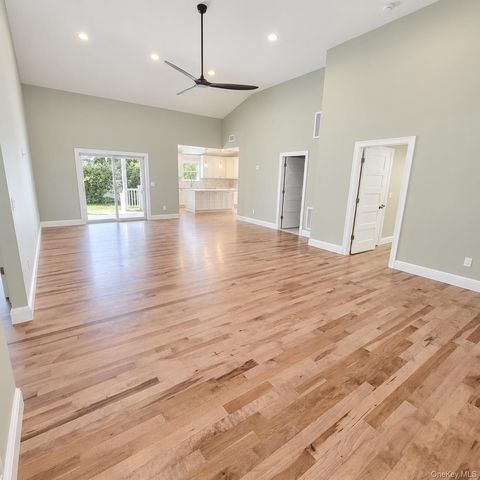 5 Lane G, Huntington, NY 11743