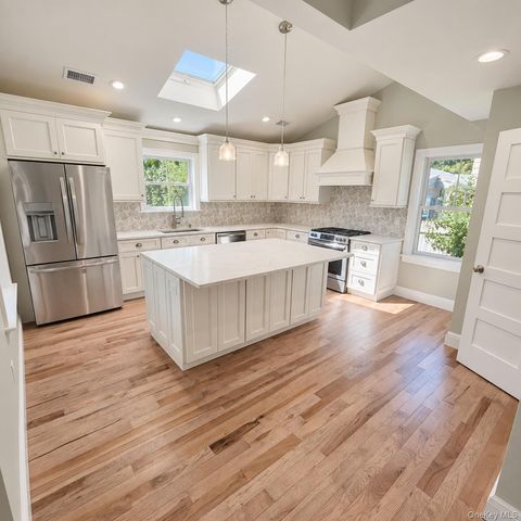 5 Lane G, Huntington, NY 11743