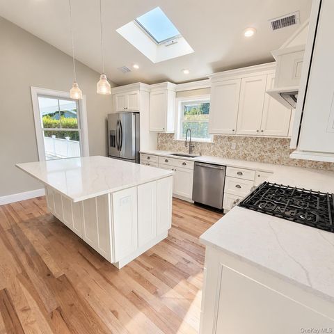 5 Lane G, Huntington, NY 11743