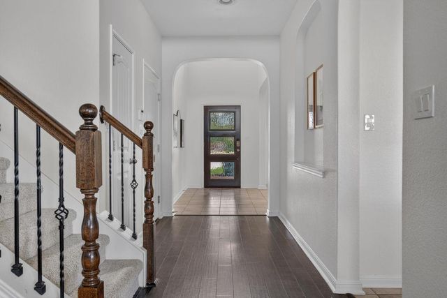 700 Ledge Stone DR, Austin, TX 78737
