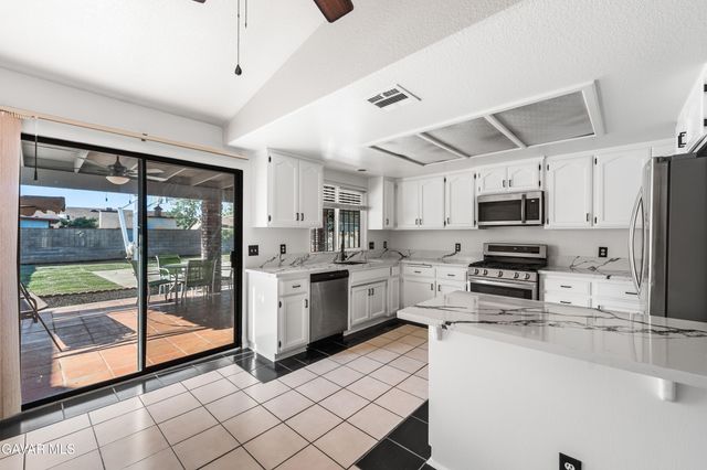5241 E Avenue R12, Palmdale, CA 93552