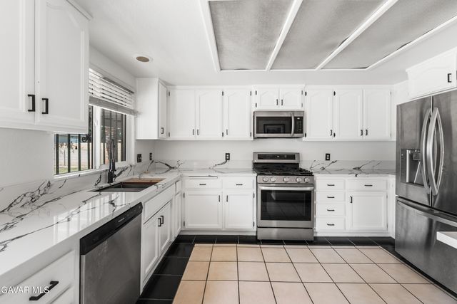 5241 E Avenue R12, Palmdale, CA 93552