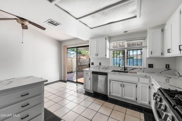 5241 E Avenue R12, Palmdale, CA 93552