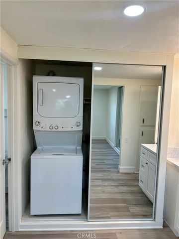 2277 Via mariposa W B, Laguna Woods, CA 92637