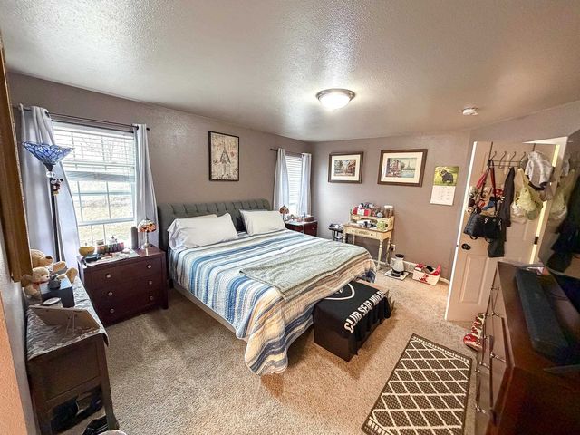 1735 Rivers Edge Dr SE, Minot, ND 58701